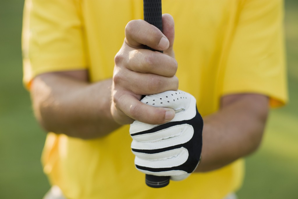 Overlapping Grip là kiểu cầm gậy truyền thống trong golf