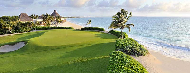 Sân golf Cam Ranh nằm bên bãi biển đẹp, thơ mộng