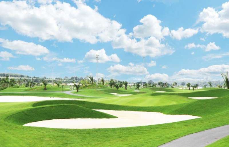 Sân golf quy mô lớn với thiết kế độc đáo