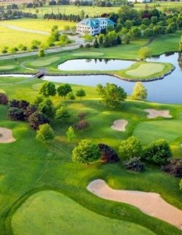 Golf course là thuật ngữ dùng để chỉ các sân golf
