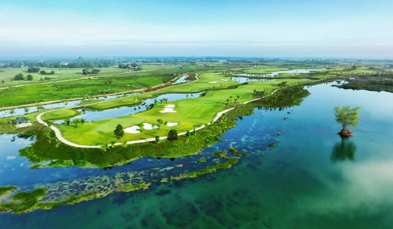 Sân golf West Lake có một vị trí đắc địa