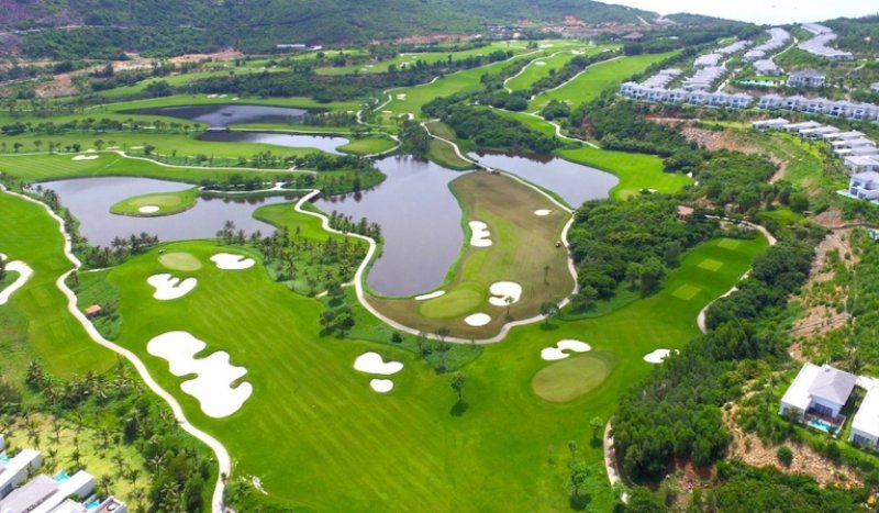 Sân vinpearl Nha Trang là địa chỉ thu hút rất nhiều golfer đến trải nghiệm