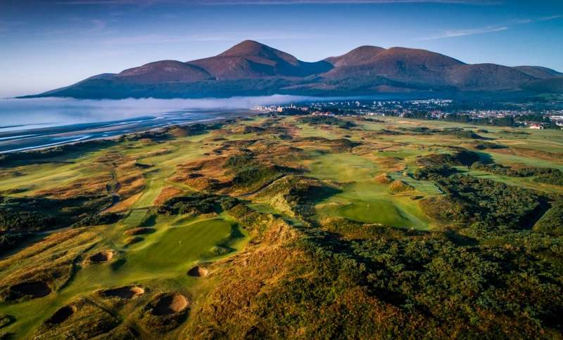 Royal County Down - Ireland golf course gây ấn tượng với vẻ đẹp cực thơ mộng