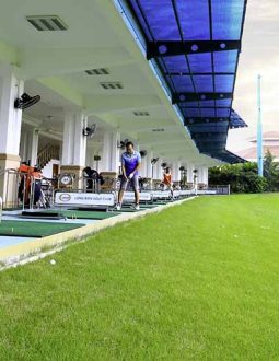 Học đánh golf tại sân tập golf Long Biên