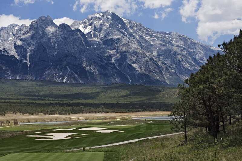 Sân golf Dragon Snow Mountain Golf Club