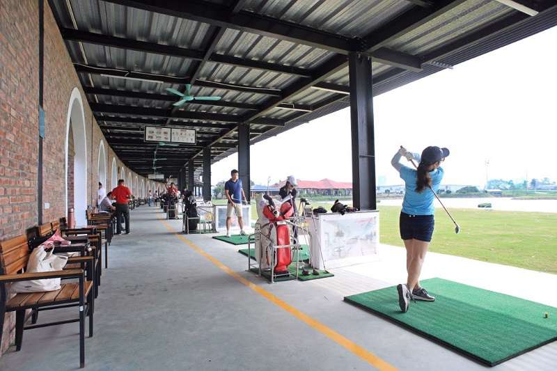 Sân tập golf Đông Dư có dịch vụ tiện ích đa dạng
