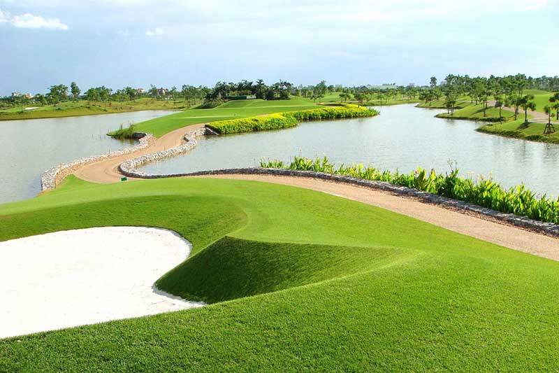 Sân golf Hà Nội Vân Trì mang vẻ đẹp thơ mộng và bình yên