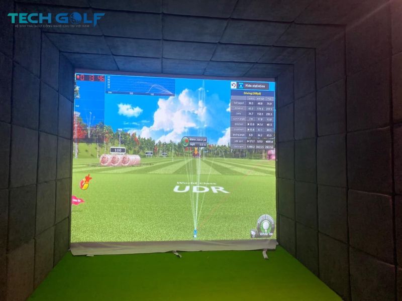 Phòng golf 3D với đầy đủ tiện ích thông minh và hiện đại, mang đến trải nghiệm chơi golf chân thật