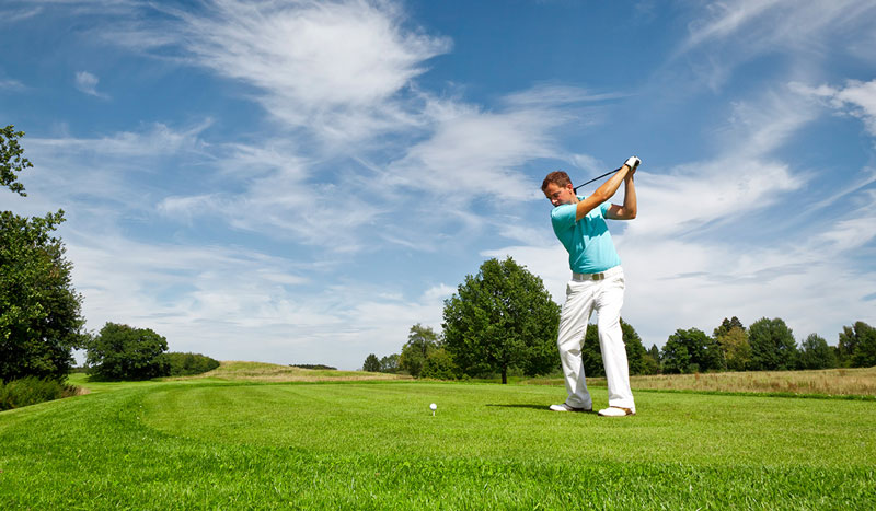 Chọn được đúng mẫu gậy thích hợp giúp golfer tự tin đánh bóng