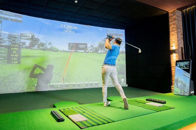 Golfer nên chú ý đến tỉ lệ máy chiếu và diện tích không gian để lựa chọn màn chiếu phù hợp