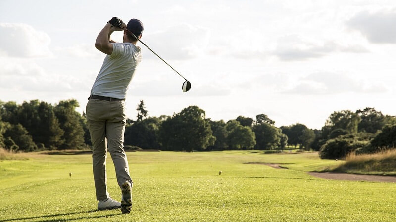 Kích thước, màu sắc, chất liệu,... là những yếu tố quan trọng để lựa chọn chiếc áo polo golf chuẩn và phù hợp