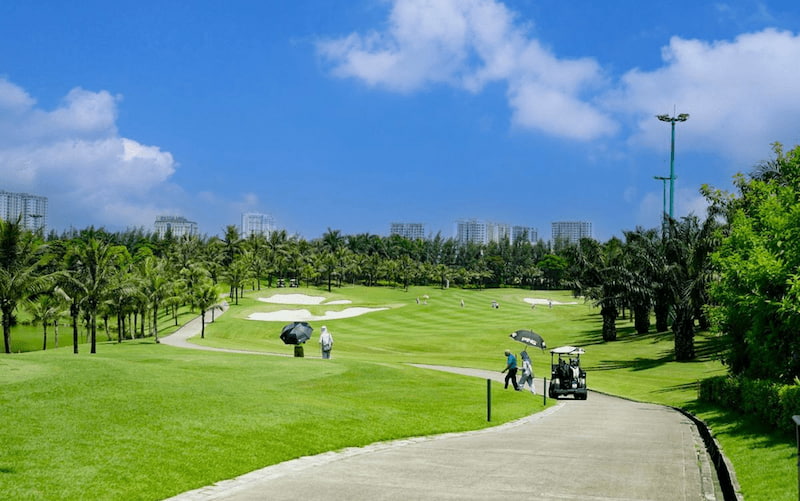 Sân golf Long Biên có diện tích rộng lớn