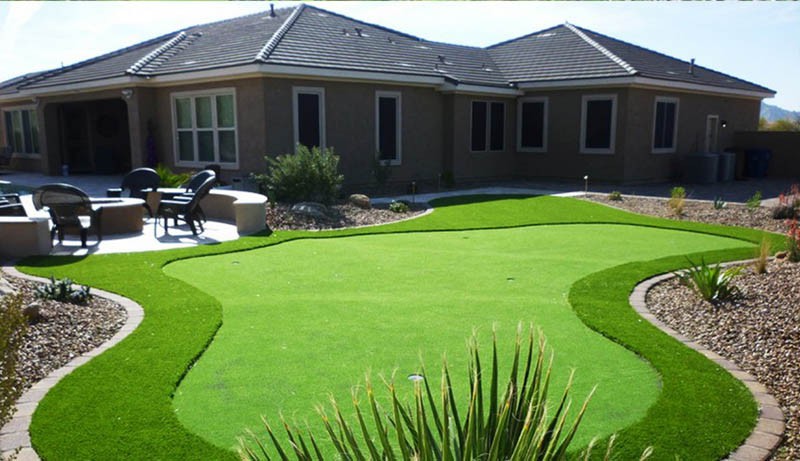 Sân golf mini trong vườn là hình thức được nhiều golfer lựa chọn