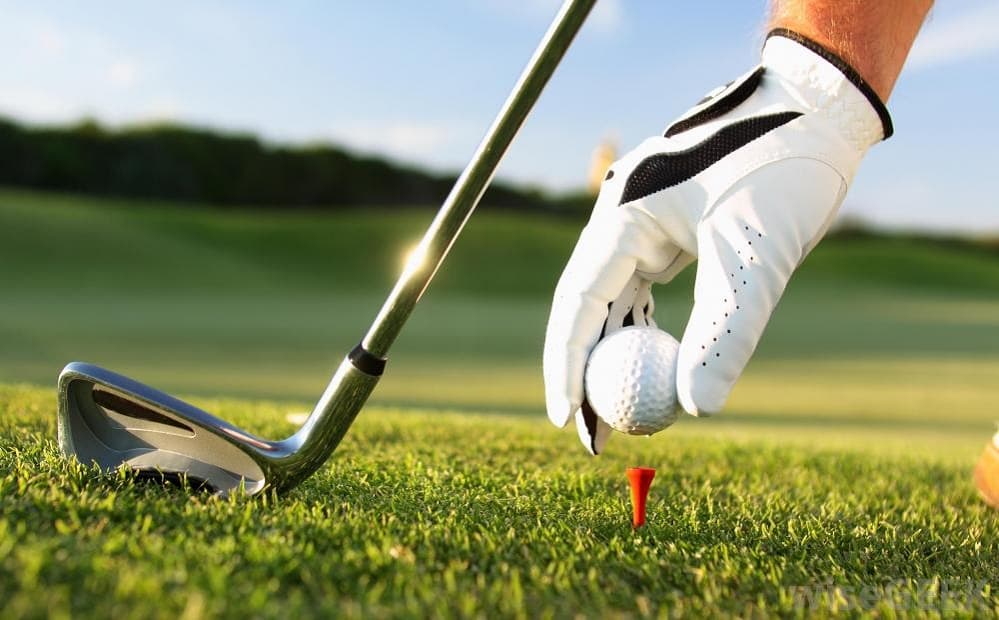 Tee golf được sử dụng để nâng đỡ trái bóng lên khỏi mặt đất