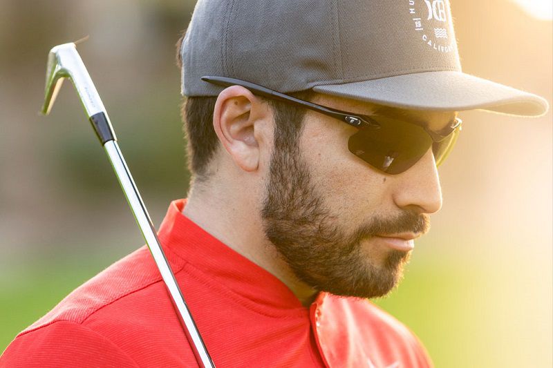 Kính golf giúp bảo vệ đôi mắt tránh khỏi tia UV cũng như các tác nhân gây hại khác