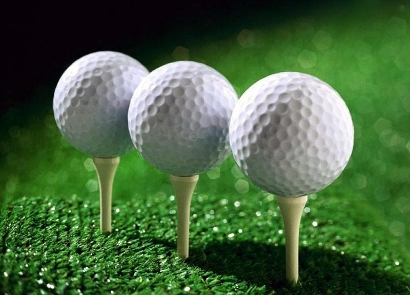 Bóng golf là một trong những phụ kiện quan trọng khi lên sân