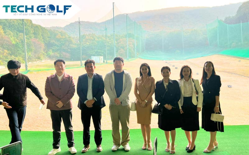 Ban lãnh đạo GolfGroup và Techgolf tham quan sân tập golf tại Đại học Hoseo