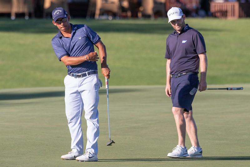 Quần áo chơi golf hàng hiệu giúp golfer khẳng định đẳng cấp trên sân cỏ