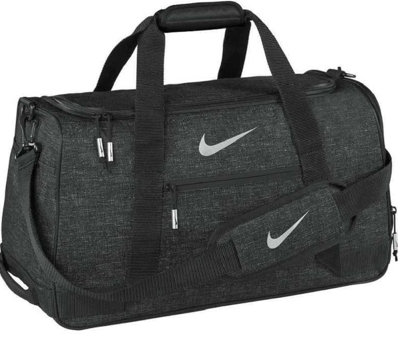 Túi xách đến từ thương hiệu Nike có thiết kế đơn giản những vẫn sang trọng và đẳng cấp