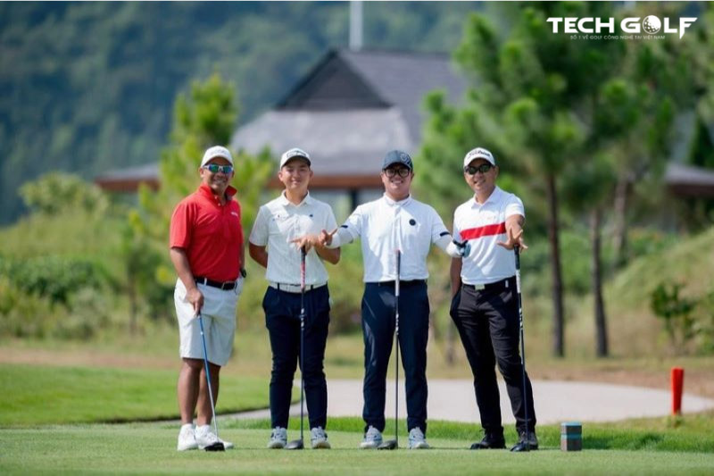 Đại diện thương hiệu ECCO cùng golfer trẻ nghiệp dư số 1 Nguyễn Anh Minh, nhà vô địch quốc gia Nguyễn Nhất Long tại giải ECCO Golf Tournament