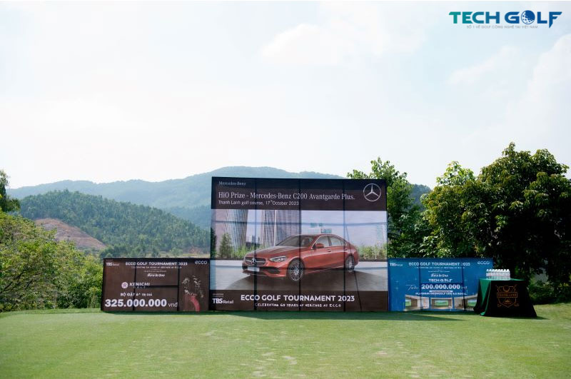 Techgolf tài trợ Hole In One giải ECCO Golf Tournament voucher lắp đặt phòng golf 3D trị giá 200 triệu