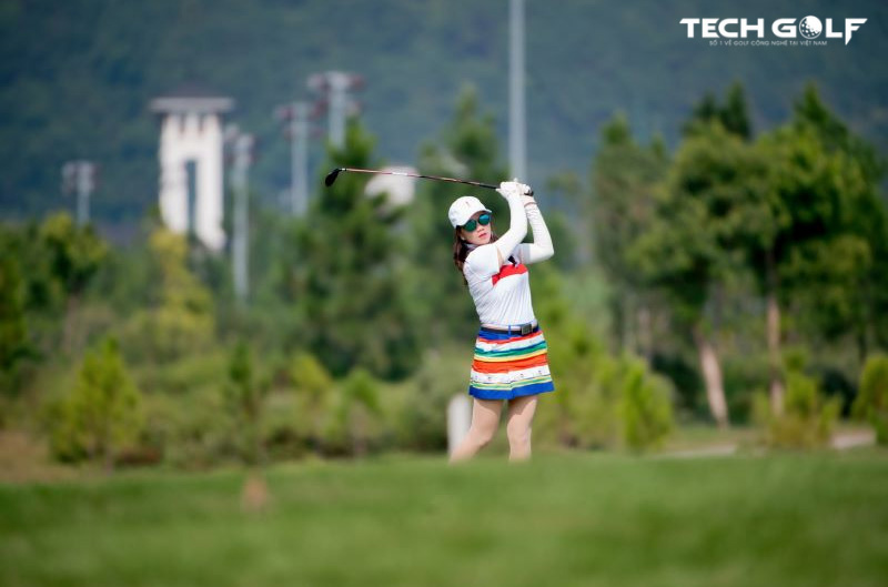 Nữ golfer tài năng với kỹ thuật chơi golf đỉnh cao