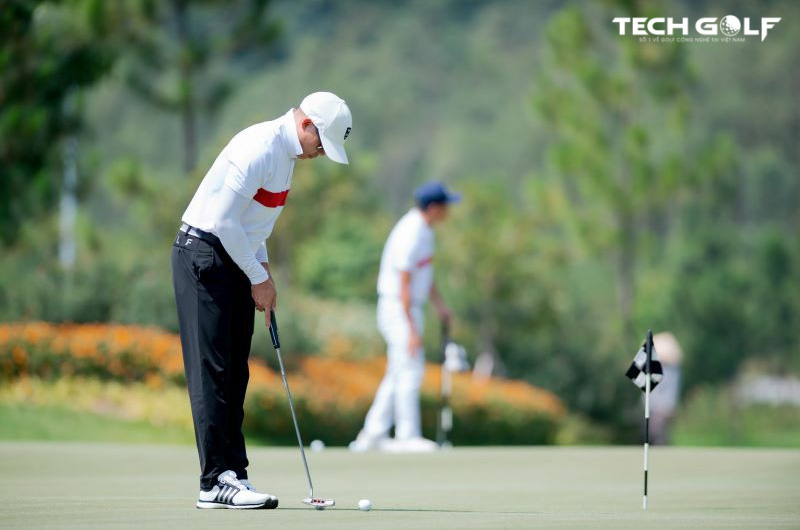 Golfer tranh tài trên fly trong ngày thi đấu thứ nhất tại sân Thanh Lanh