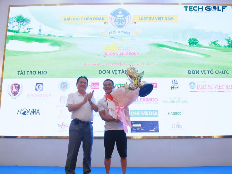 Golfer Huỳnh Ngọc Thủy xuất sắc giành được giải Best Gross của mùa giải năm nay