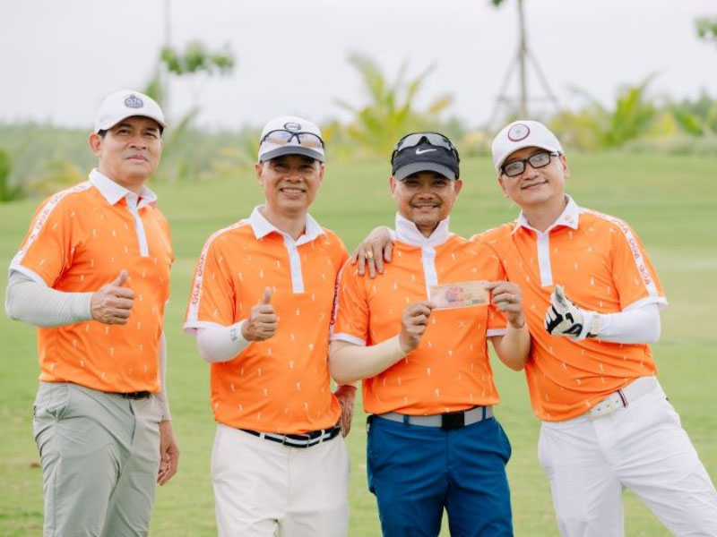 Các golfer tham dự giải golf Tri ân người lái đò