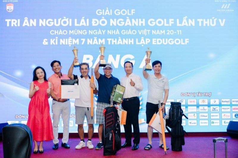 Các golfer đạt giải của bảng A giải Tri ân người lái đò ngành golf