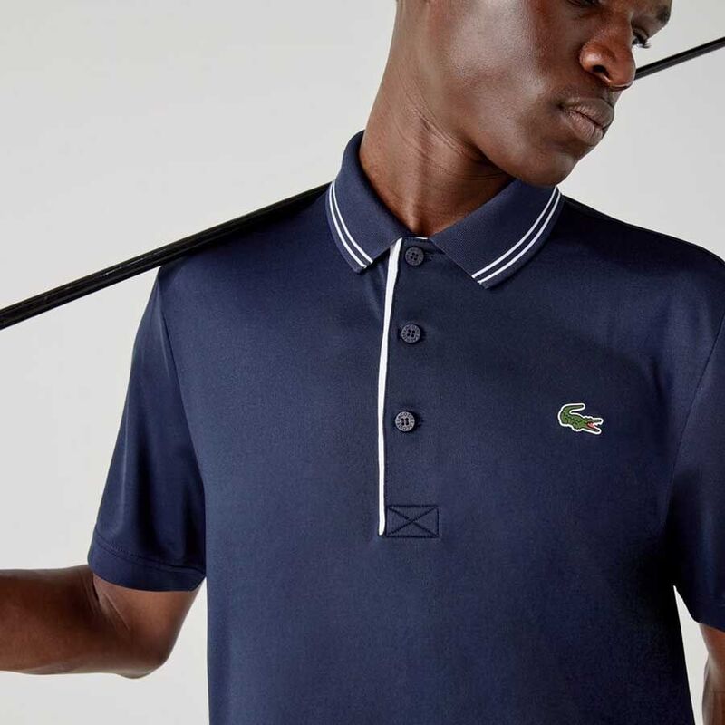 Mỗi năm, thương hiệu Lacoste cho ra mắt nhiều mẫu quần áo golf chất lượng cao