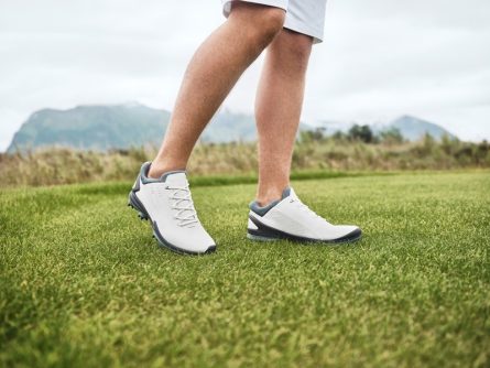 Giày golf Ecco được làm từ chất liệu da cao cấ