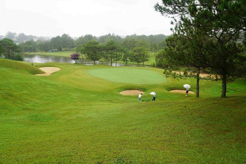 Sân golf Dalat Palace Golf Club đầy đủ dịch vụ tiện ích