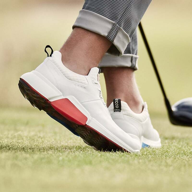 Đây là đôi giày chơi golf đế mềm rất êm ái mà golfer nên sở hữu