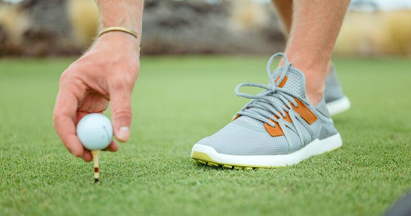 Giày chơi golf dành cho nữ có thiết kế, cấu trúc, chất liệu khác giày thường