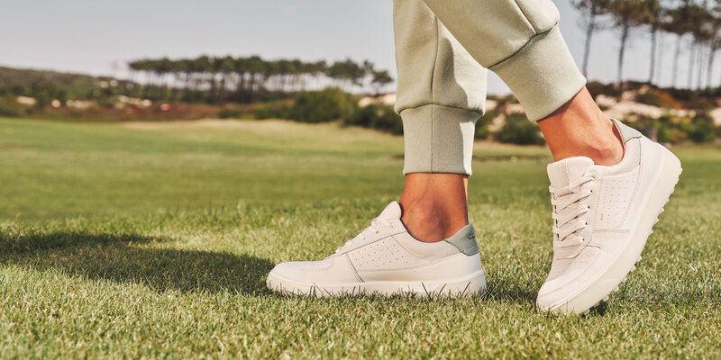 Giày golf Ecco cao cấp là lựa chọn hoàn hảo cho chị em thích đơn giản, thanh lịch