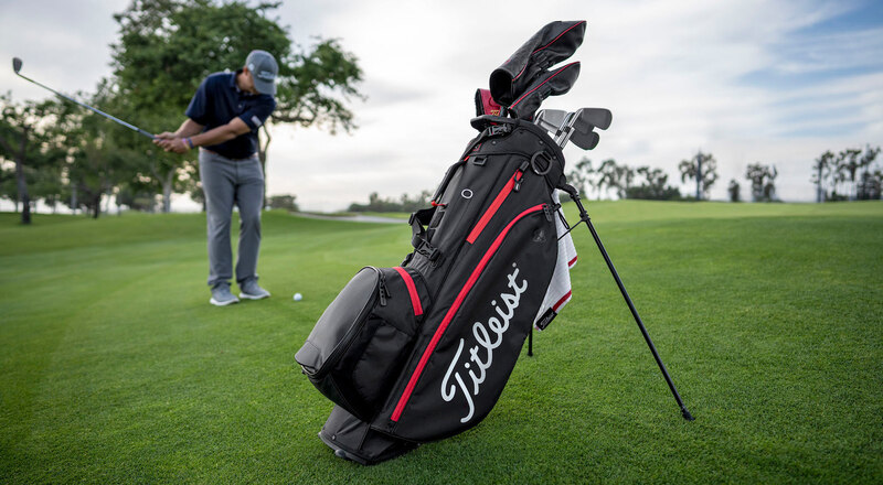 Túi có thể chứa trọn bộ gậy golf và nhiều dụng cụ, phụ kiện khác