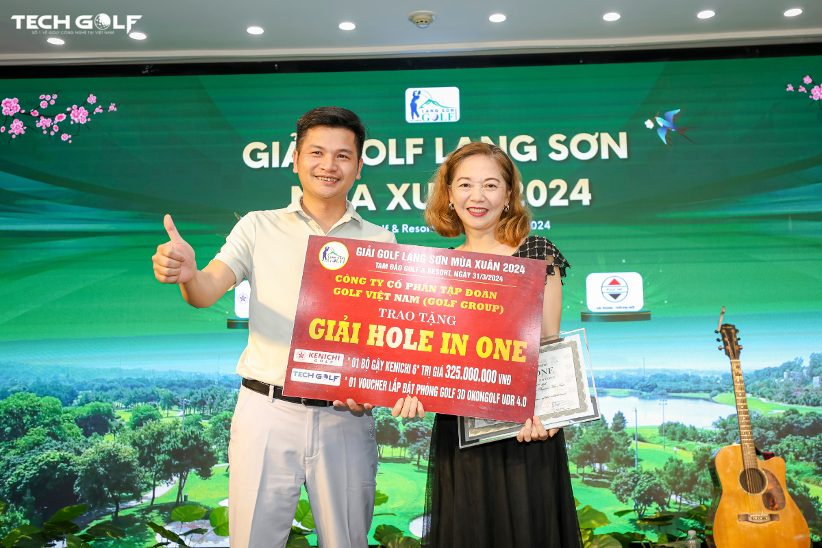 Golfer Nguyễn Thị Hồng xuất sắc giành HIO là golfer đầu tiên của năm 2024 sở hữu voucher lắp đặt phòng golf 3D trị giá 200 triệu