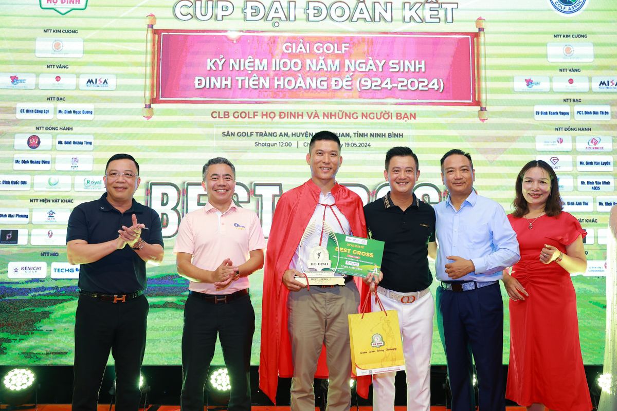 Golfer Trần Tuấn Anh xuất sắc đạt giải Best Gross tại giải golf trang cúp Đại Đoàn Kết của CLB golf họ Đinh