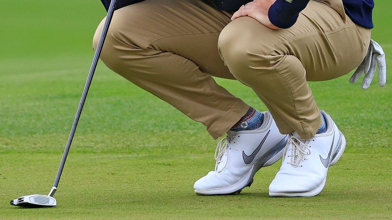 Sử dụng giày golf cũ có thể mang đến nhiều hệ quả không đáng có