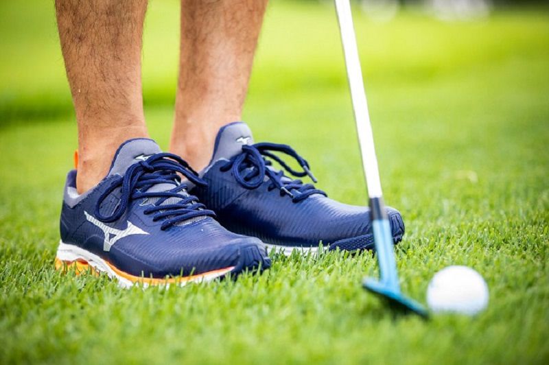 Giày Mizuno giá mềm, bền bỉ, sang trọng, hiện đại