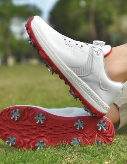 Giày Golf Cũ: Lý Do Không Nên Sử Dụng Từ Golfer Pro