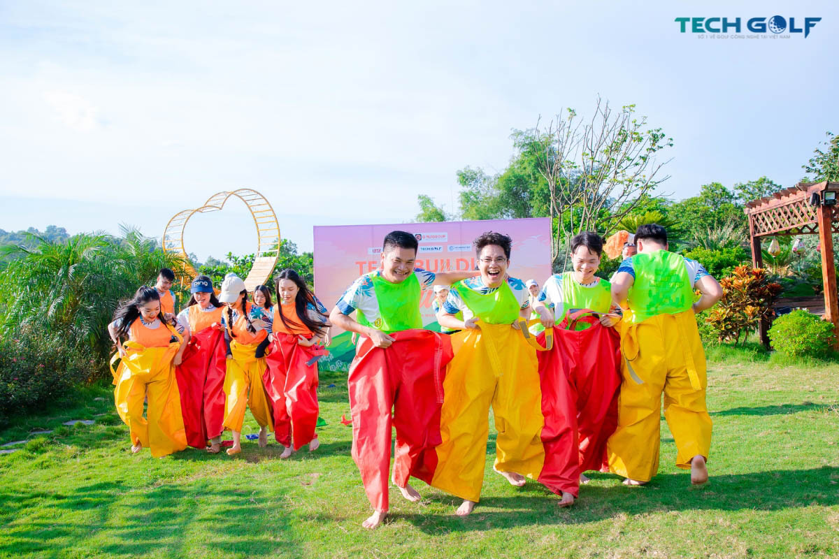 Hình ảnh chuyến team building Vui Hòa Bình - Cháy hết mình 