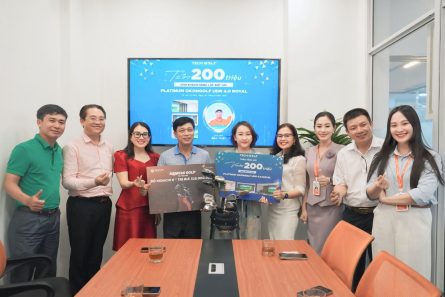 BLĐ Techgolf trao tặng voucher lắp đặt phòng golf 3D trị giá 200 triệu cho golfer Đào Thật - chủ nhân giải HIO danh giá