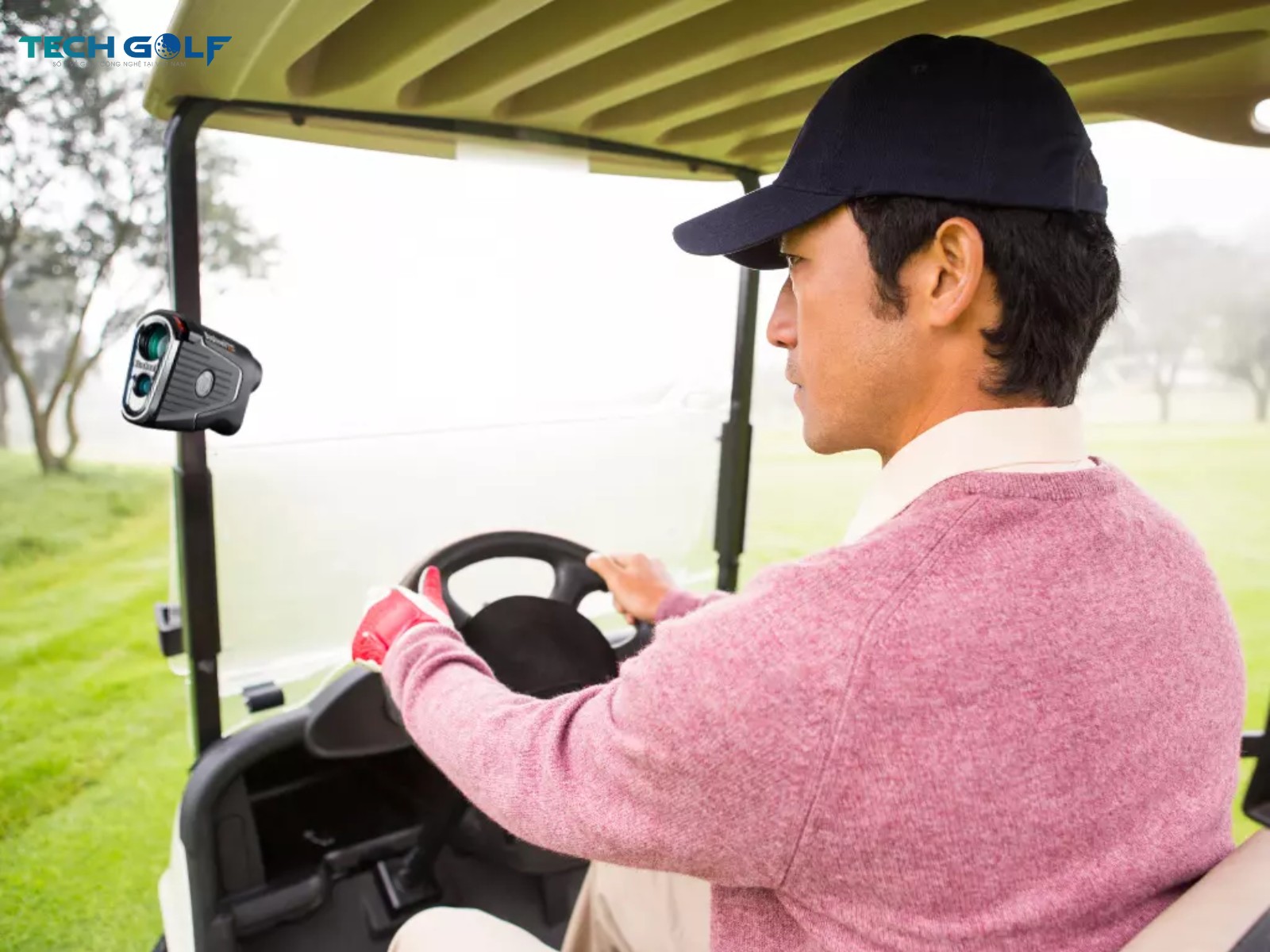 Golfer Hoàng Minh hào hứng khi mua ống nhòm Bushnell với ưu đãi 20%