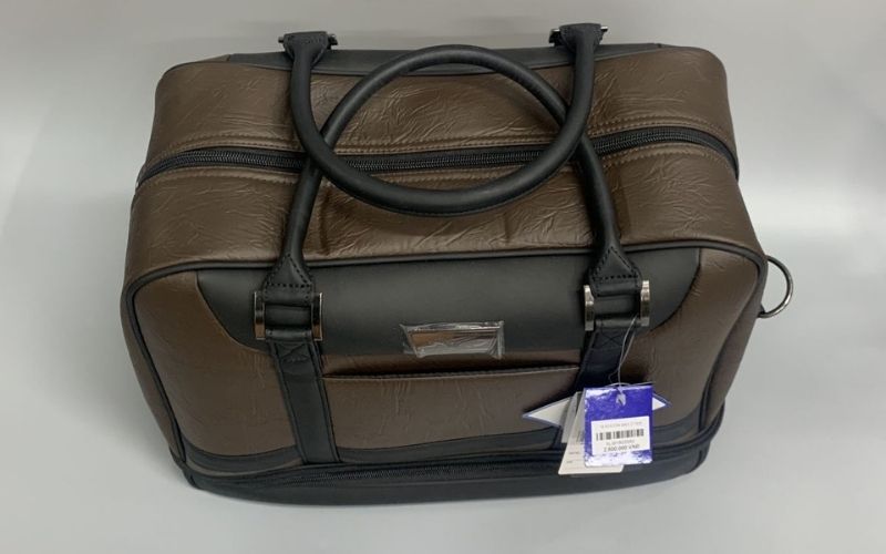 Những thiết kế tiện lợi như vậy đã giúp Boston Bag 5LJB19020055 trở nên phổ biến hơn trong các buổi chơi golf