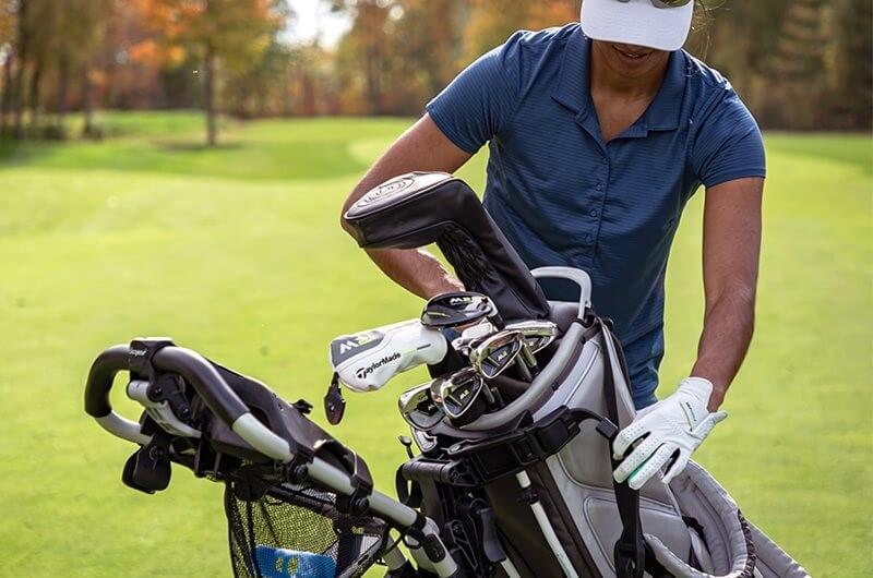 Golfer nên chọn túi golf dựa vào thể trạng và bộ gậy golf hiện có