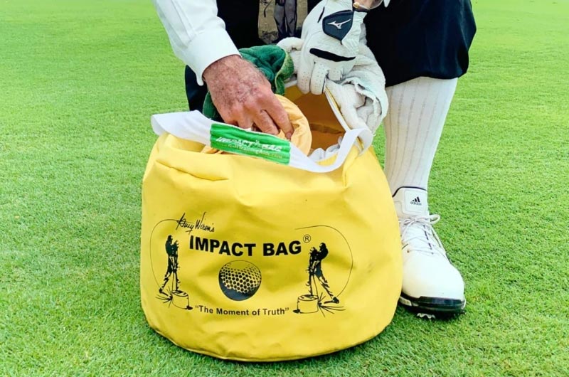 Túi tập swing golf là dụng cụ hỗ trợ tập luyện giúp người chơi cải thiện kỹ thuật swing