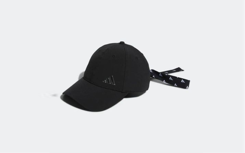 Phiên bản Adidas HT5760 đen đơn giản nhưng vẫn thể hiện được cá tính